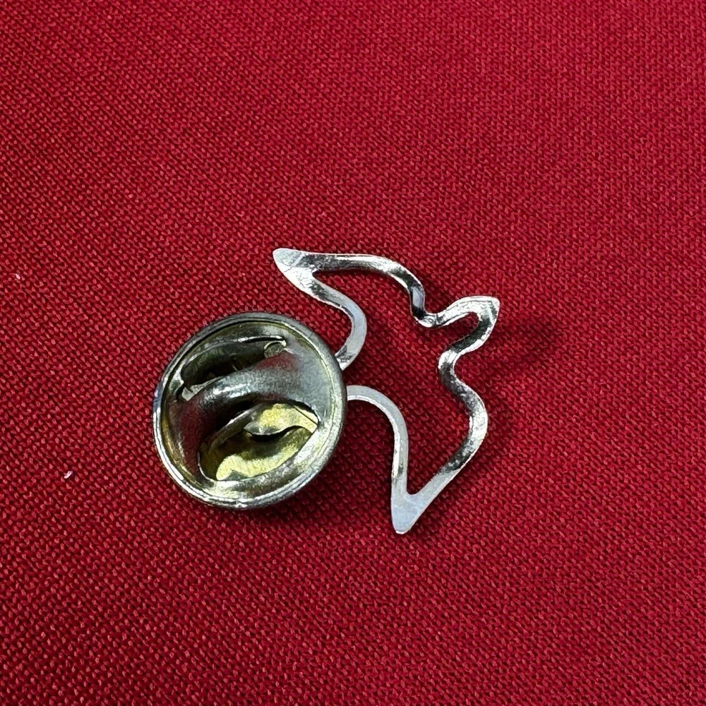 Vintage Dove Bird‎ Gold Tone Outline Pin Lapel Collectible